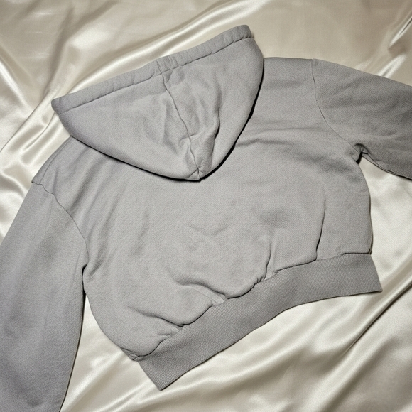H&M Divided Light Gray Cropped Zip-through Hoodie - Picture 4 of 8